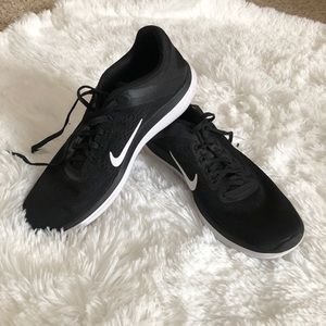 Women’s NIKE 2016 RUN Flexsole Shoe